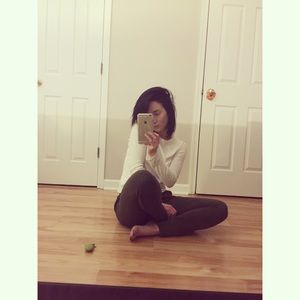 Meet your Posher, Caitlin